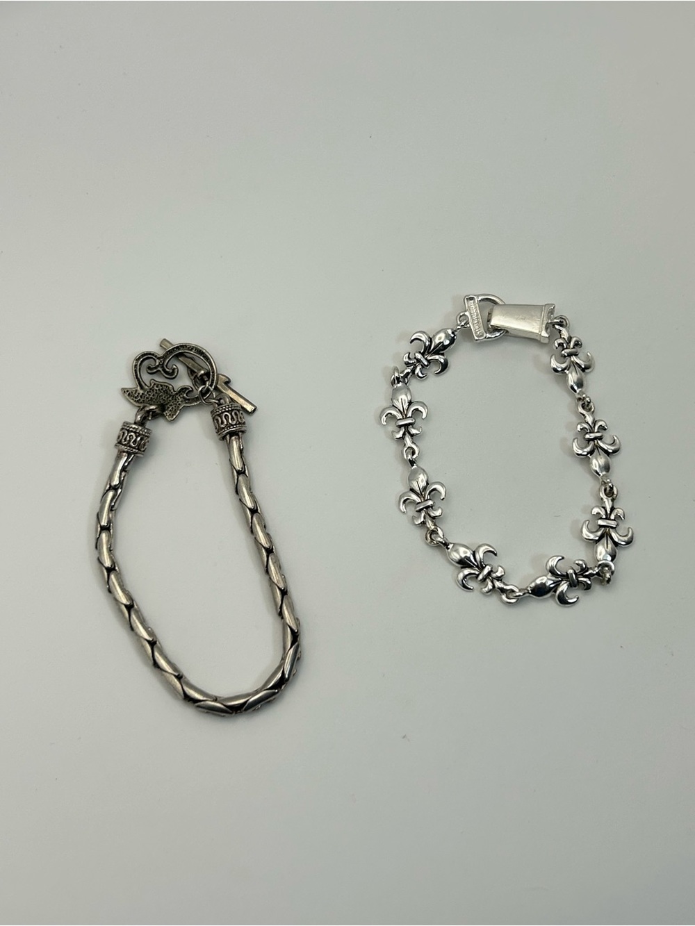 Silver-tone Bracelet Pair of 2 Fleur de Lis Link Leaf Charm Toggle Bracelet - Picture 6 of 9